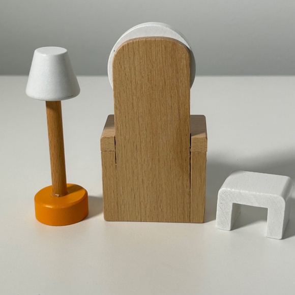 Melissa & Doug/ Hape Wood Dolls and Hape Assorted Wood Furniture Set of 12 (18B) - Picture 10 of 14